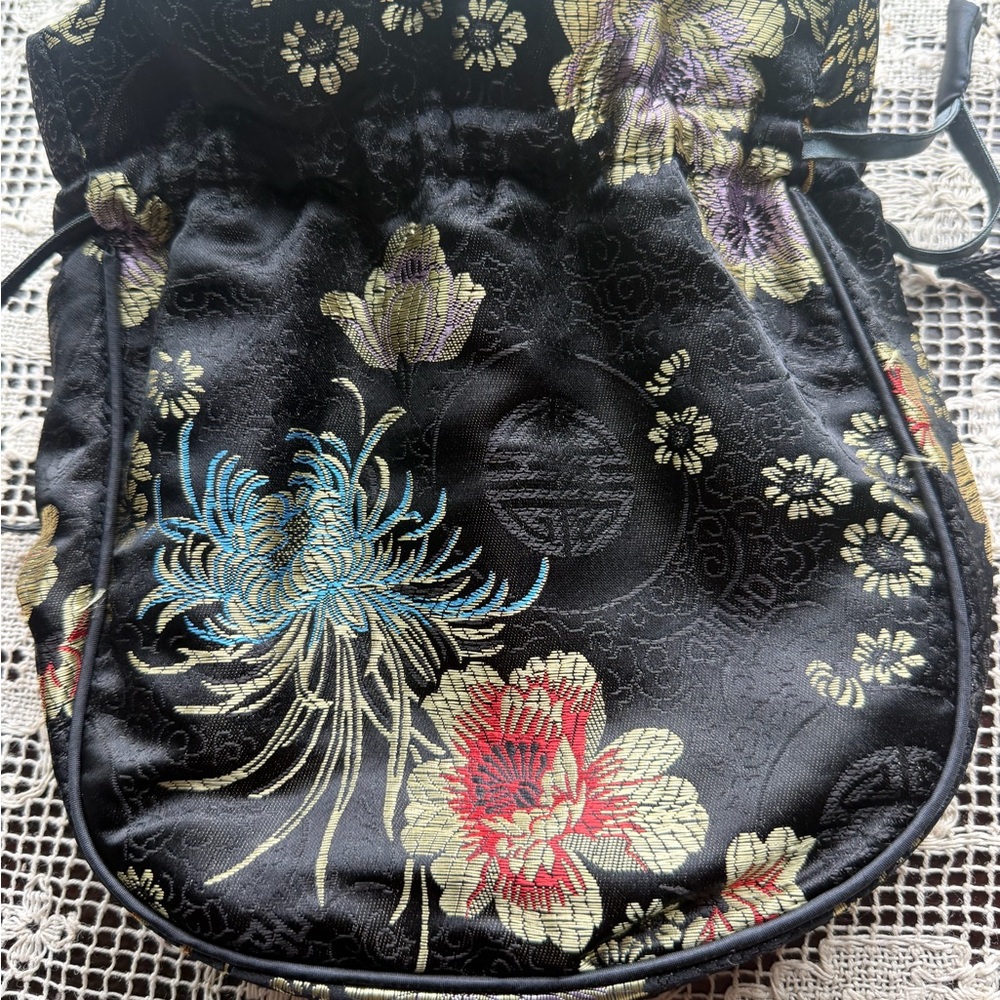 Brocade black and red Floral Satin Drawstring evening bag - Picture 4 of 5